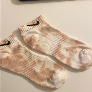 Nike tan tie dye socks